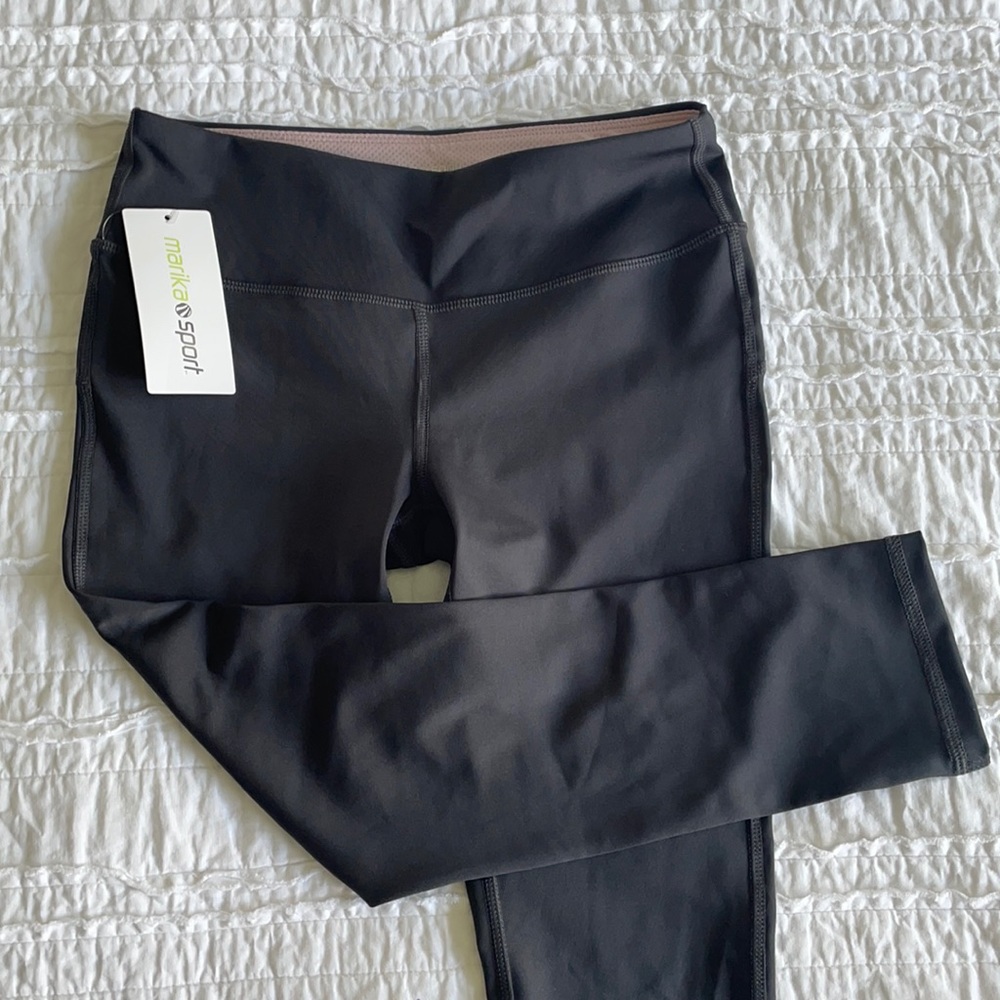 Marika Sport grey quarter-length leggings.
